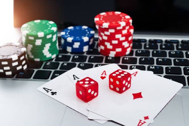 Dealer dealing cards at Taiwan Pools table